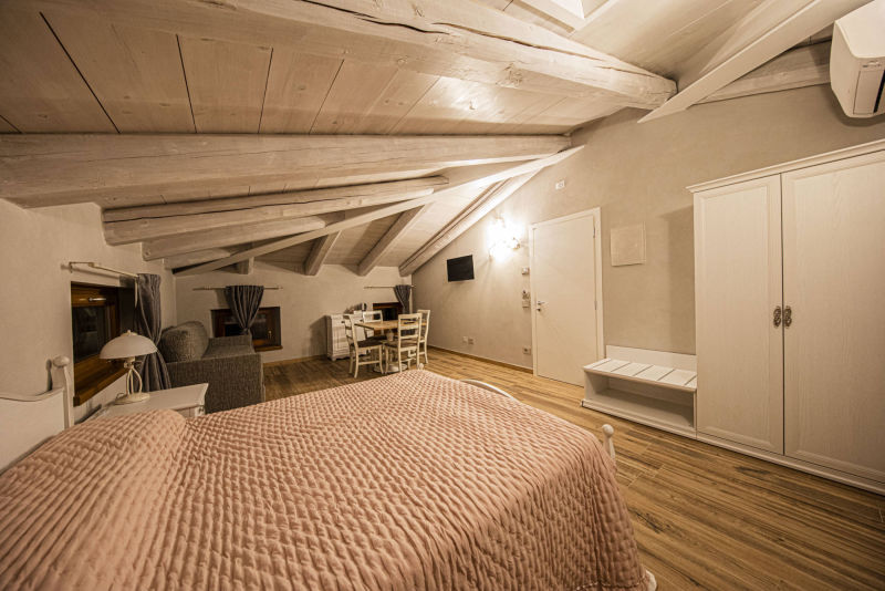 B&B Ca’ Bernai - Room Violetta at night