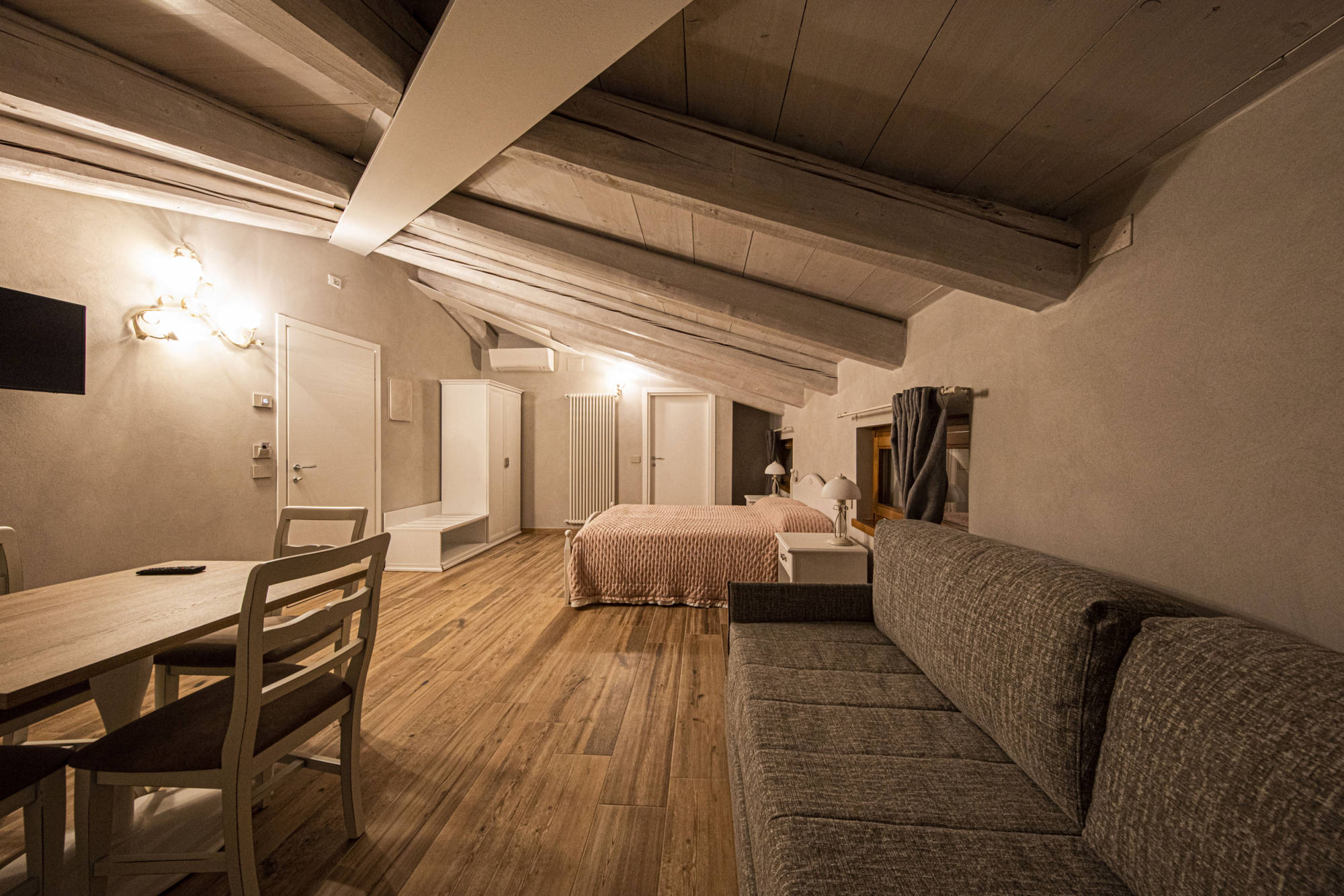 B&B Ca’ Bernai - Room Violetta at night